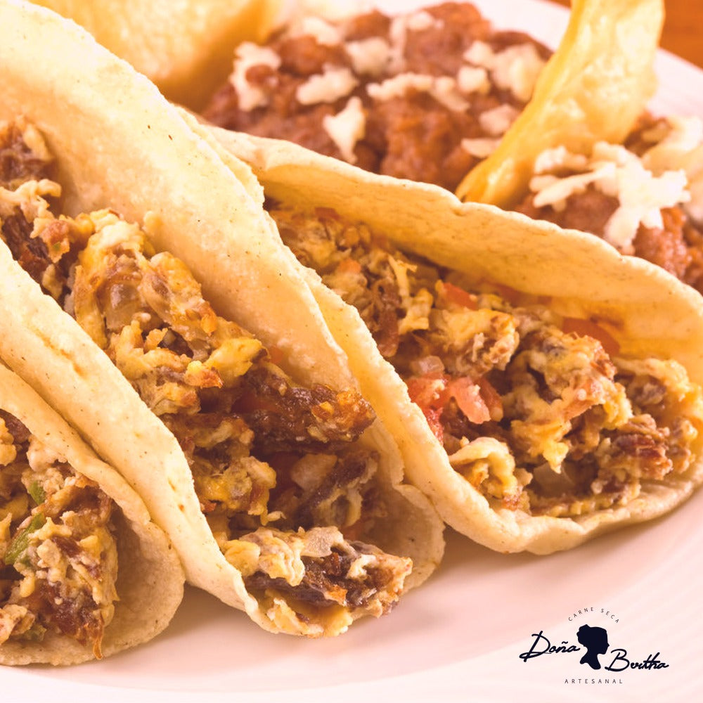 Tacos de huevo con machaca